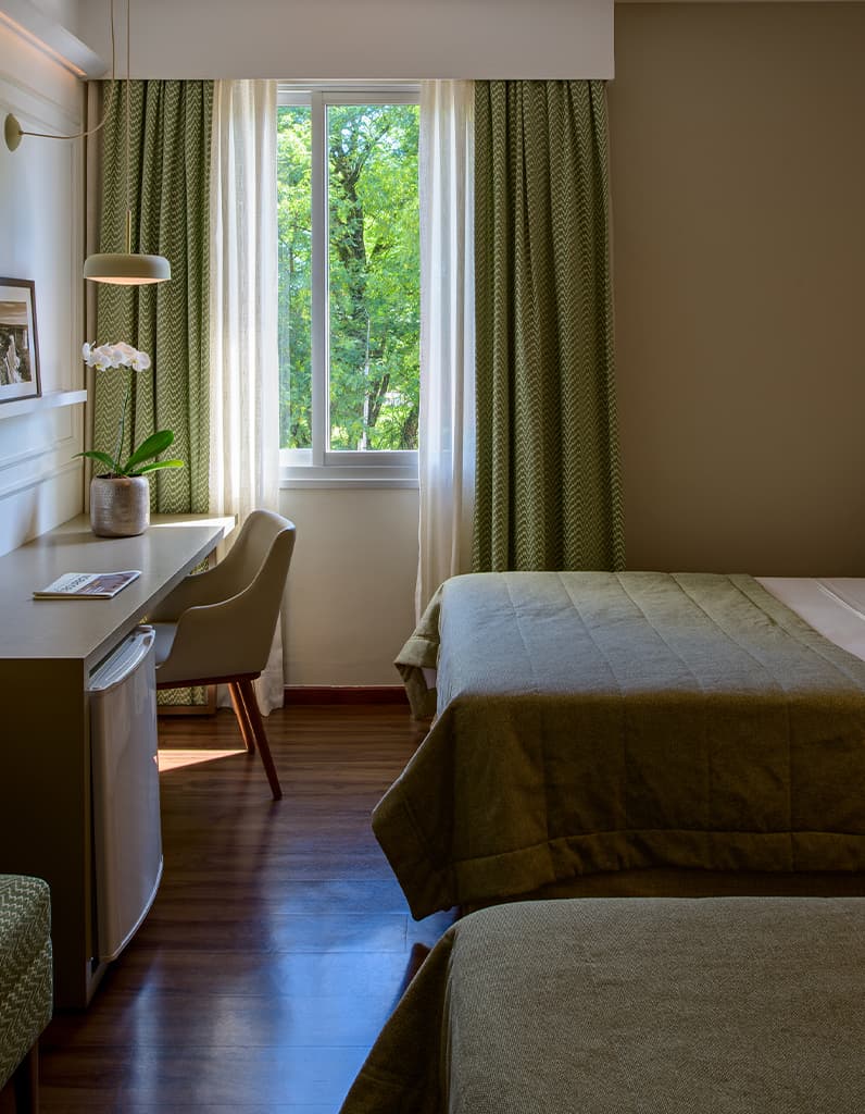 Superior vista jardim - duas camas de casal